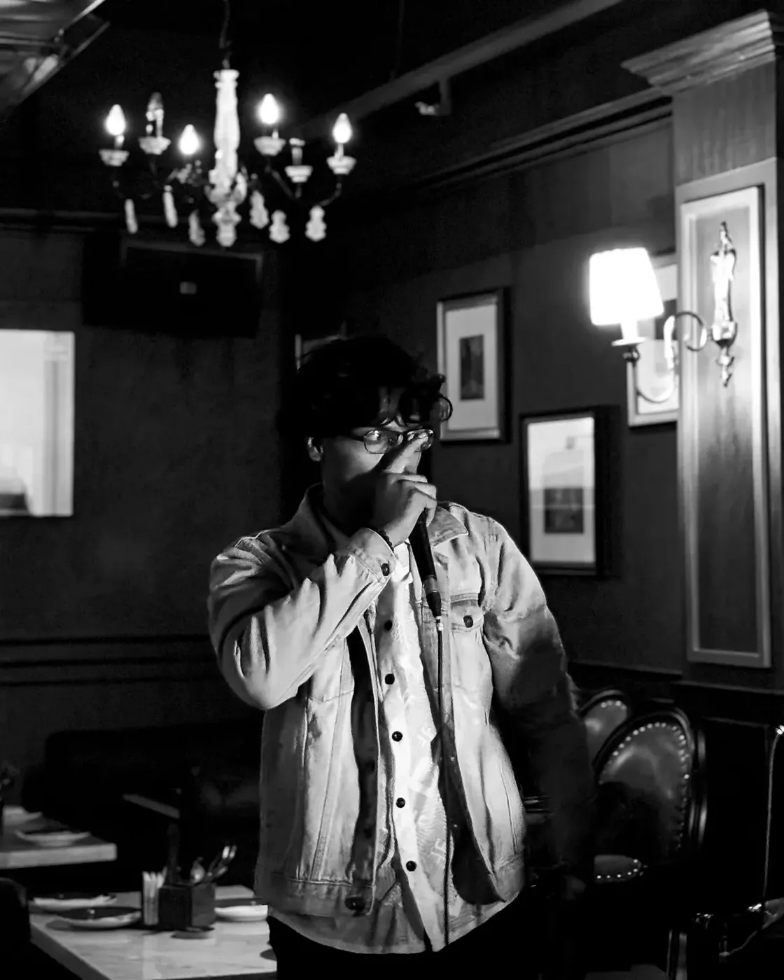 Black and white photo of rapper Jar Kofff performing in a Chennai lounge